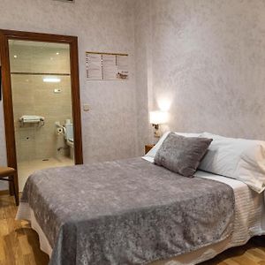 Habitación Económica con Cama King